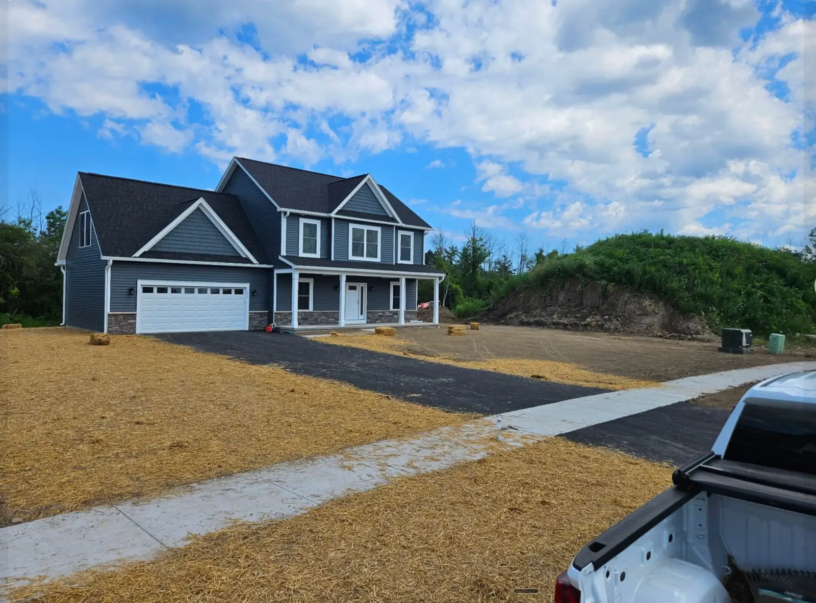 Completed CB OnSite finish grading around a new residential property